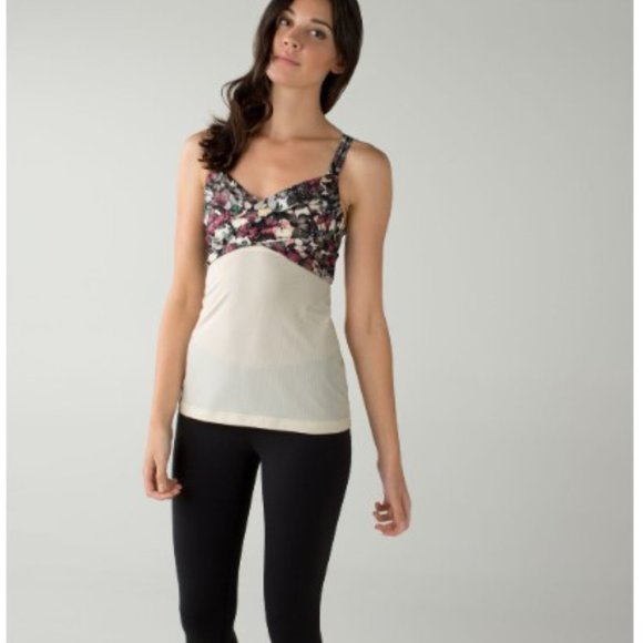 Lululemon Wrap It Up Tank Support Built-in Bra Sz 6 So Fly Butterfly Angel Wing - Picture 1 of 7